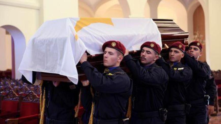 &Pi;&omicron;&lambda;&iota;&tau;&iota;&kappa;&omicron;ί, &phi;ί&lambda;&omicron;&iota;, &sigma;&upsilon;&nu;&epsilon;&rho;&gamma;ά&tau;&epsilon;&sigmaf; &alpha;&pi;&omicron;&chi;&alpha;&iota;&rho;&epsilon;&tau;&omicron;ύ&nu; &tau;&omicron;&nu; &Gamma;. &Beta;&alpha;&sigma;&iota;&lambda;&epsilon;ί&omicron;&upsilon; &sigma;&kappa;&iota;&alpha;&gamma;&rho;&alpha;&phi;ώ&nu;&tau;&alpha;&sigmaf; &tau;&omicron; &pi;&omicron;&rho;&tau;&rho;έ&tau;&omicron; &tau;&omicron;&upsilon;