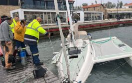 Σοβαρές ζημιές σε σκάφος στο λιμάνι Κάτω Πάφου λόγω θαλασσοταραχής
