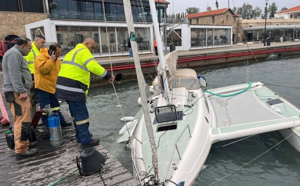Σοβαρές ζημιές σε σκάφος στο λιμάνι Κάτω Πάφου λόγω θαλασσοταραχής