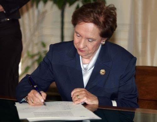 Απεβίωσε η πρώτη γυναίκα Πρόεδρος της Βουλής των Ελλήνων Άννα Ψαρούδα-Μπενάκη