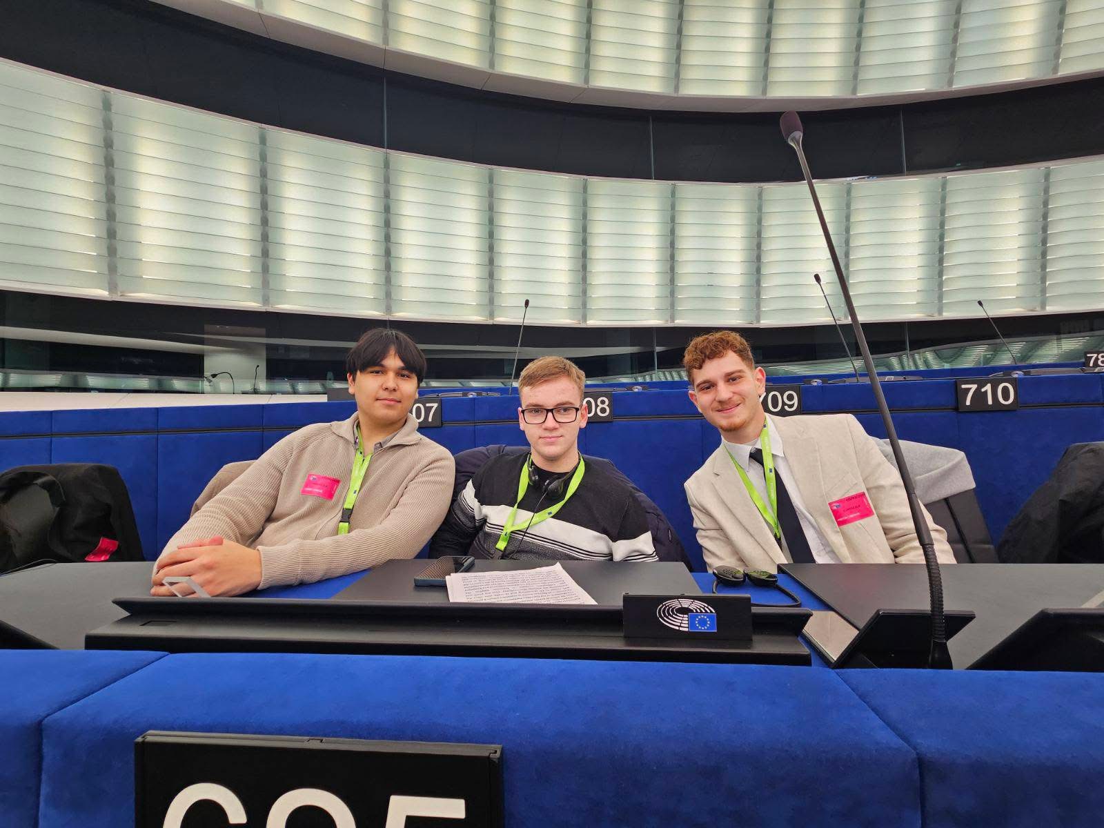 Ευθύμιος Ευθυμίου: Ο μαθητής του λυκείου Κύκκου Πάφου στον 9ο Παγκύπριο Διαγωνισμό Αρχαίας Ελληνικής Γλώσσας και Γραμματείας, που στόχευε στην ανάδειξη της αξίας της ειρήνης