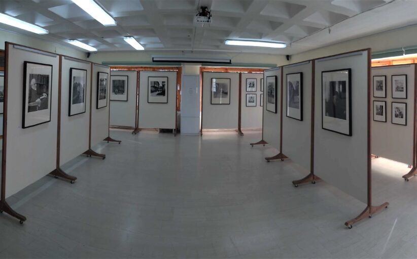 Έκθεση φωτογραφίας με τίτλο «Φωτογραφία Γένους Θηλυκού», τιμώντας την Ημέρα της Γυναίκας