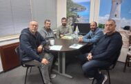 ΕΤΑΠ: Συνάντηση με τον Ναυαγοσωστικό Όμιλο Κινύρας για περαιτέρω αναβάθμιση της ασφάλειας στις παραλίες