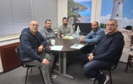 ΕΤΑΠ: Συνάντηση με τον Ναυαγοσωστικό Όμιλο Κινύρας για περαιτέρω αναβάθμιση της ασφάλειας στις παραλίες