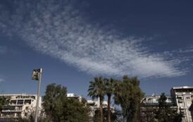Καιρός: Συννεφιασμένο σκηνικό με τοπικές βροχές και μεμονωμένες καταιγίδες