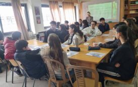 «Λέξεις που μορφώνουν»: μια συνάντηση εφήβων με τη διαχρονική σοφία των Τριών Ιεραρχών