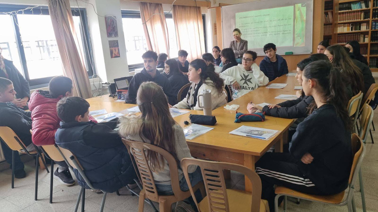 «Λέξεις που μορφώνουν»: μια συνάντηση εφήβων με τη διαχρονική σοφία των Τριών Ιεραρχών