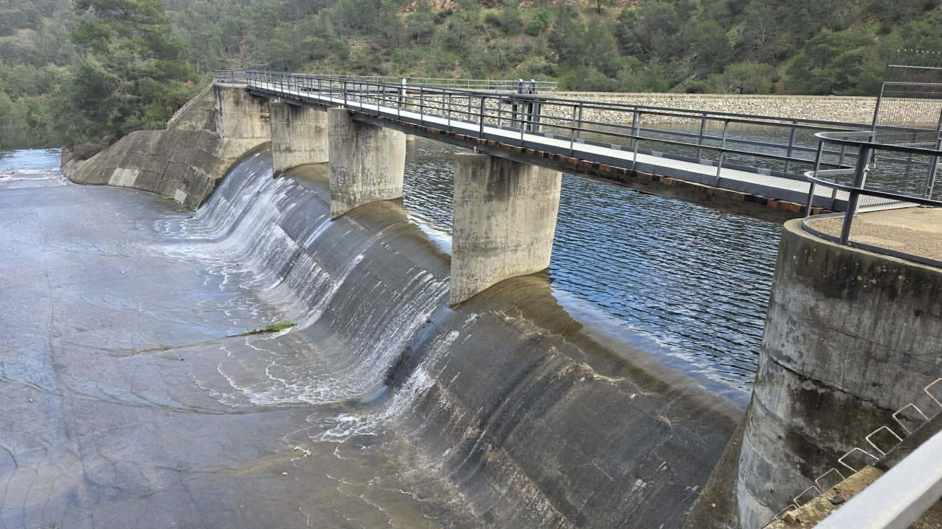 Υπερχείλισε το φράγμα της Αργάκας, έκκληση ΤΑΥ για ορθολογική χρήση του νερού παρά τις πρόσφατες βροχές