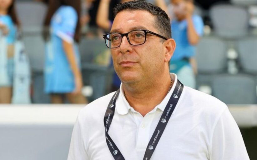 Απεβίωσε ο πατέρας του Χάρη Θεοχάρους