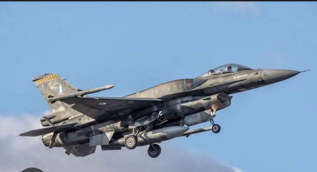 Απογείωση δύο F-16 από την αεροπορική βάση Ανδρέας Παπανδρέου  στο πλαίσιο εκπαίδευσης
