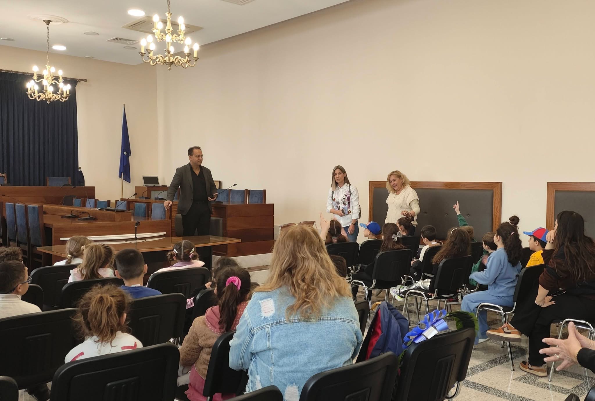 Μικροί επισκέπτες στο Δημοτικό Μέγαρο Πάφου