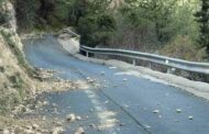 Κατολισθήσεις πετρών και χώματος στον δρόμο Τσάδας - Πάφου