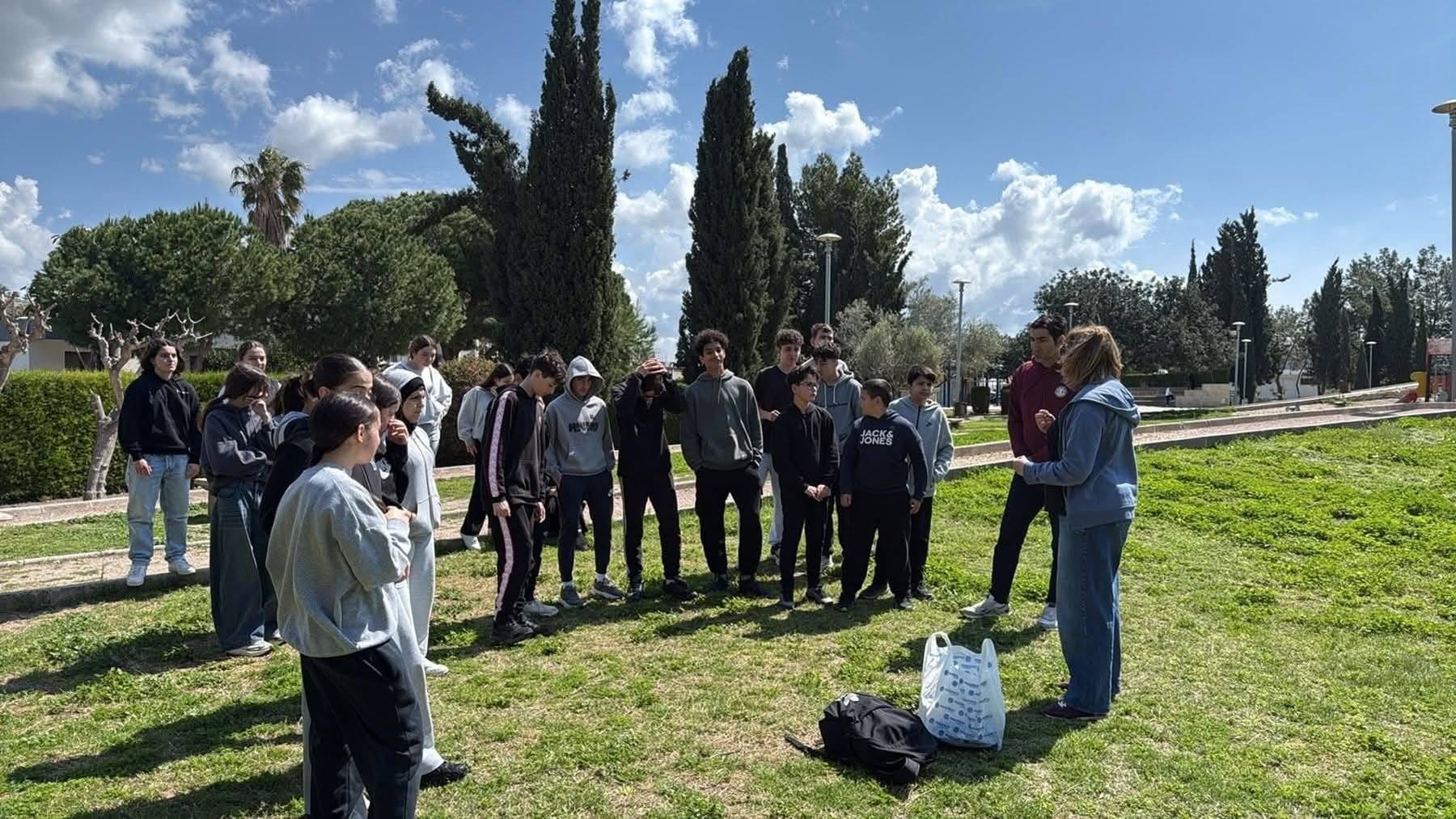 Μαθητές του Γυμνασίου Αγ. Θεοδώρου Πάφου καθάρισαν το Ιεροκήπειο Πάρκο στο πλαίσιο του προγράμματος «Οικολογικά Σχολεία»