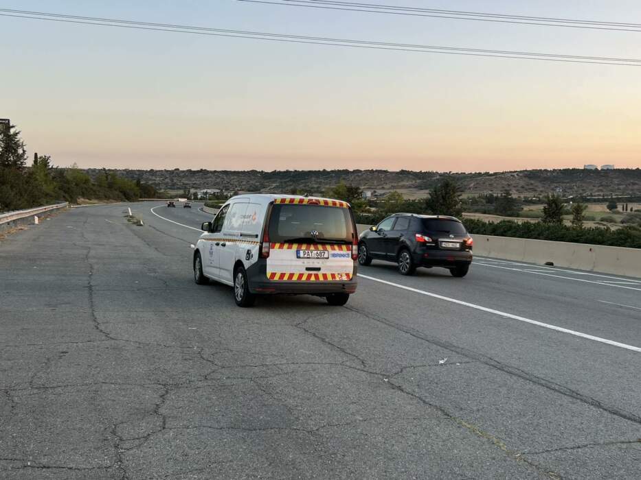 Ένταλμα σύλληψης ειδικού αστυφύλακα για επίθεση σε χειριστή κινητής κάμερας