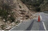 Κατολίσθηση βράχων στην Τσάδα λόγω συνεχόμενων βροχοπτώσεων, αποκαταστάθηκε η κυκλοφορία οχημάτων
