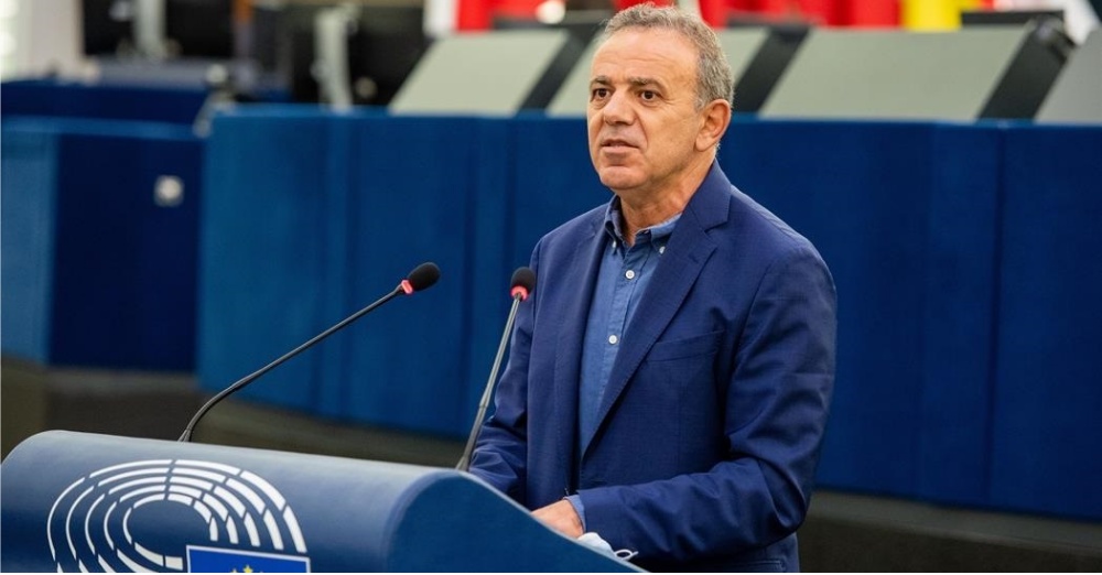 &Eta; &pi;&rho;ό&tau;&alpha;&sigma;&eta; &Kappa;. &Mu;&alpha;&upsilon;&rho;ί&delta;&eta; &gamma;&iota;&alpha; &mu;ό&nu;&iota;&mu;&eta; &epsilon;&gamma;&kappa;&alpha;&tau;ά&sigma;&tau;&alpha;&sigma;&eta; &Epsilon;&upsilon;&rho;&omega;&pi;&alpha;ϊ&kappa;ώ&nu; &delta;&upsilon;&nu;ά&mu;&epsilon;&omega;&nu; &sigma;&tau;&eta;&nu; &Kappa;ύ&pi;&rho;&omicron; &sigma;&tau;&omicron; &pi;&rho;&omicron;&sigma;&kappa;ή&nu;&iota;&omicron; &tau;&eta;&sigmaf; &Epsilon;&Epsilon;