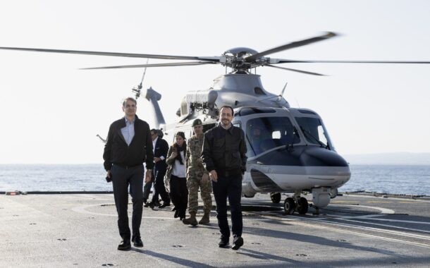 Εδώ θα είμαστε όποτε χρειαστεί για την Κύπρο, λέει ο Μητσοτάκης από τη φρεγάτα Κίμων