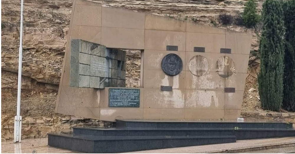 Έκλεψαν τις χάλκινες προτομές του Μνημείου των 4 Ηρώων στην είσοδο της Γερμασόγειας