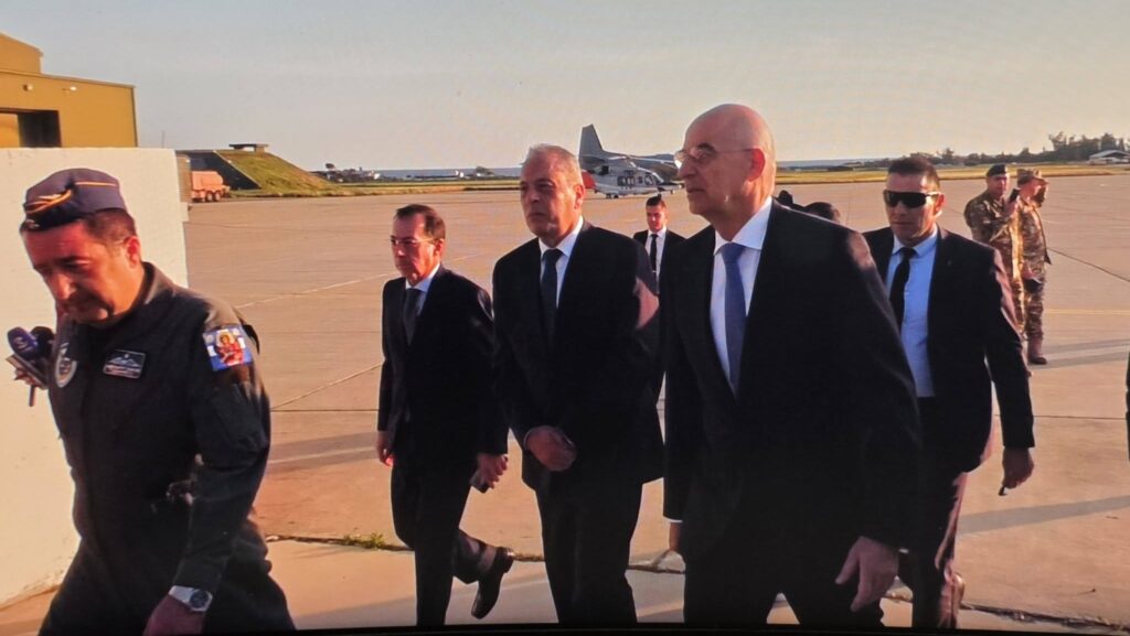 Η σχέση με Ελλάδα διαφυλάσσεται ως «κόρη οφθαλμού» λέει ο Πάλμας που επισκέφθηκε με Δένδια την βάση στην Πάφο