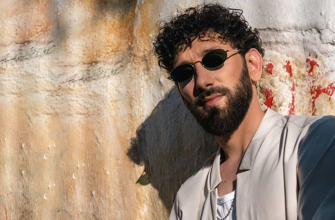 Αντώνης Τρίκκης: Ο Κύπριος ερμηνευτής στα καλύτερα του, έρχονται εμφανίσεις στην γενέτειρα του την Λάρνακα