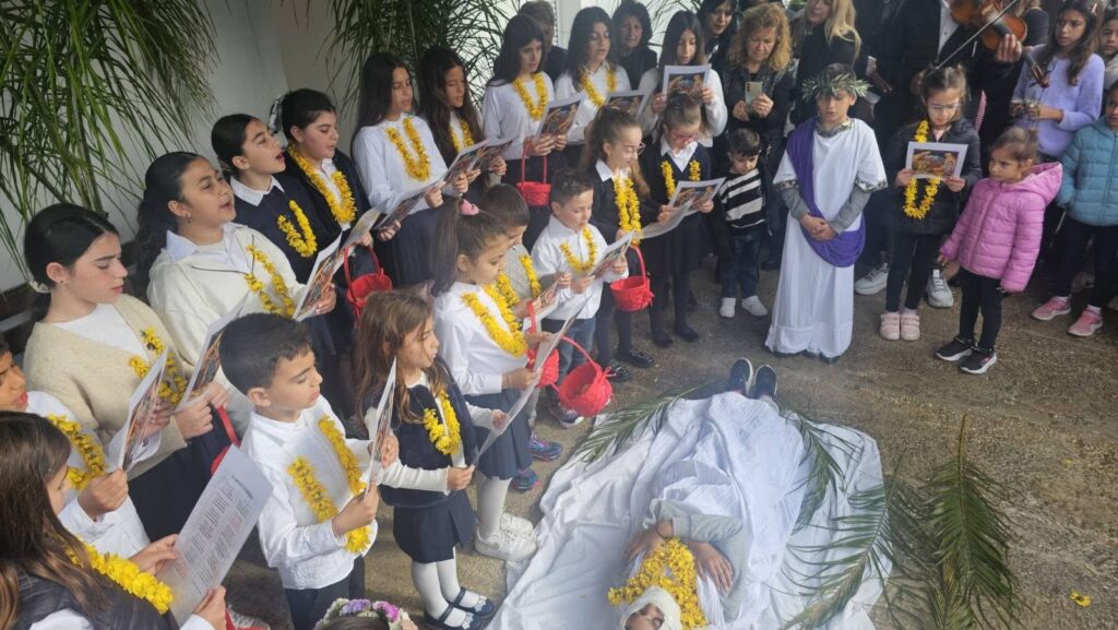 &Alpha;&nu;&alpha;&beta;ί&omega;&sigma;&epsilon; &mu;&epsilon; &lambda;&alpha;&mu;&pi;&rho;ό&tau;&eta;&tau;&alpha; &tau;&omicron; έ&theta;&iota;&mu;&omicron; &tau;&eta;&sigmaf; &alpha;&nu;&alpha;&pi;&alpha;&rho;ά&sigma;&tau;&alpha;&sigma;&eta;&sigmaf; &tau;&eta;&sigmaf; &Alpha;&nu;ά&sigma;&tau;&alpha;&sigma;&eta;&sigmaf; &tau;&omicron;&upsilon; &Lambda;&alpha;&zeta;ά&rho;&omicron;&upsilon; &sigma;&tau;&eta; &Lambda;έ&mu;&pi;&alpha;