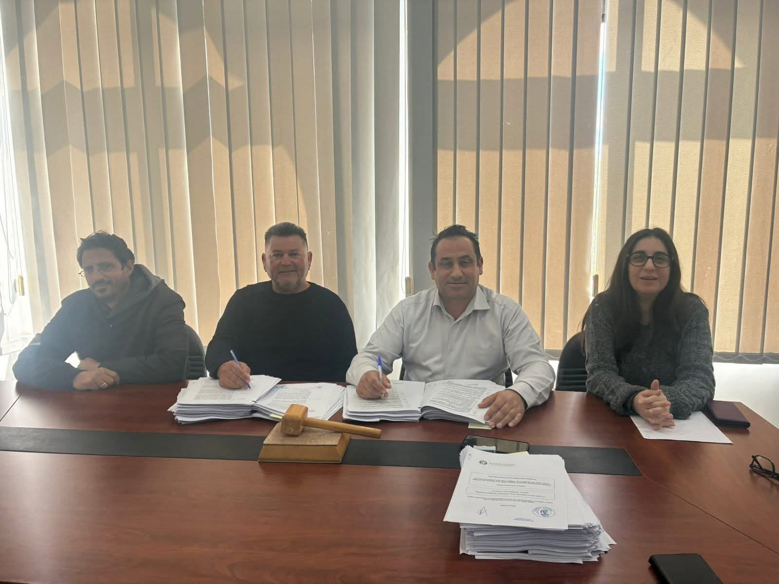 Υπογραφή συμβολαίου για κατασκευή κυκλικού κόμβου στην Πέγεια