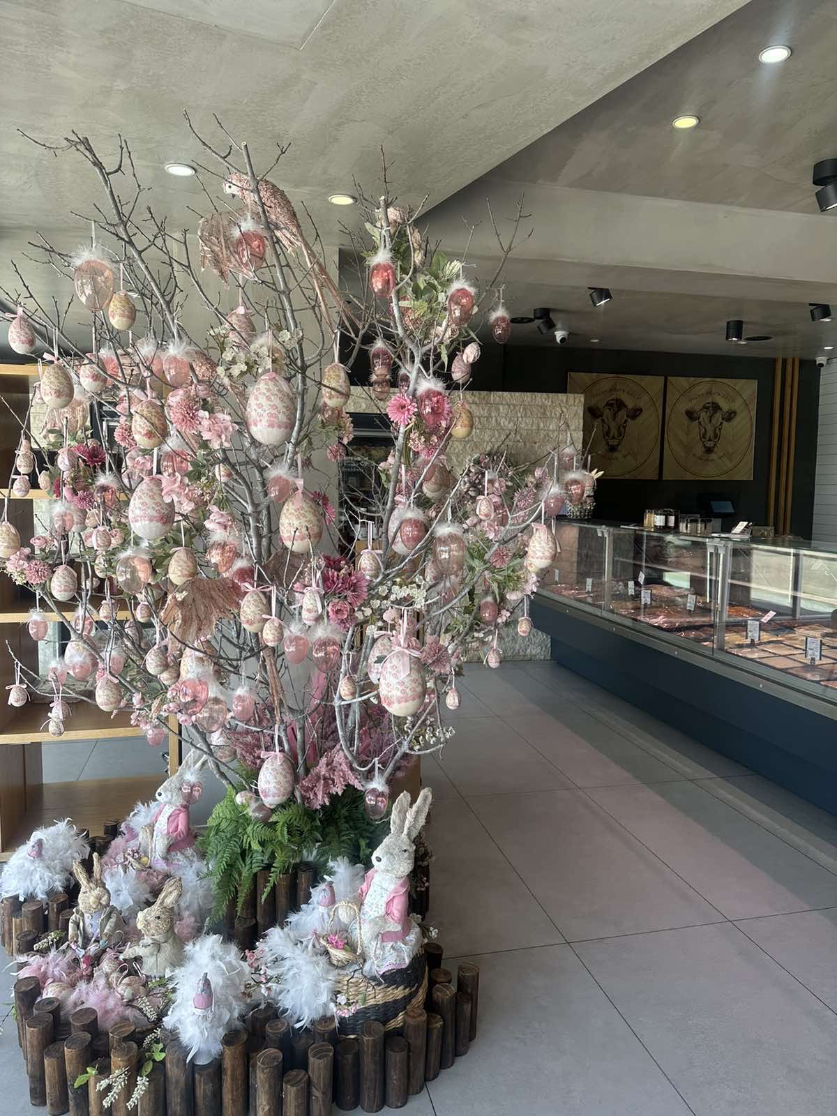 ΕΙΣΑΙ ΛΑΤΡΗΣ ΤΟΥ ΠΑΣΧΑΛΙΝΟΥ ΤΡΑΠΕΖΙΟΥ;