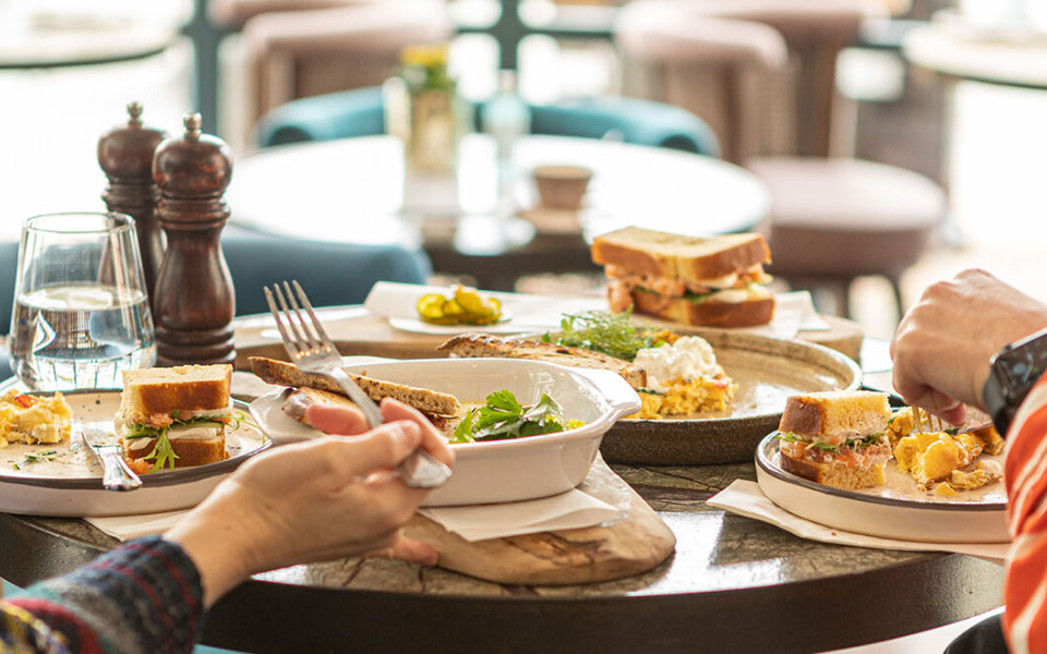 Brunch στην Πάφο για την γιορτή της μητέρας