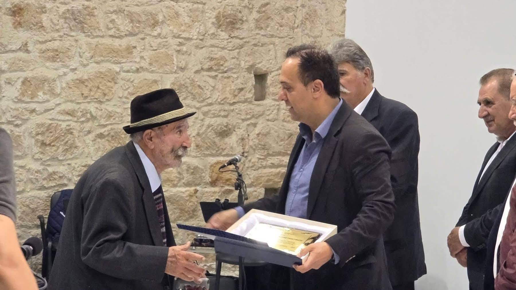 Τιμητική εκδήλωση στην Πάφο για τον Νεόφυτο Κωνσταντίνου  Συγκίνηση και αναγνώριση της προσφοράς του στον πολιτισμό