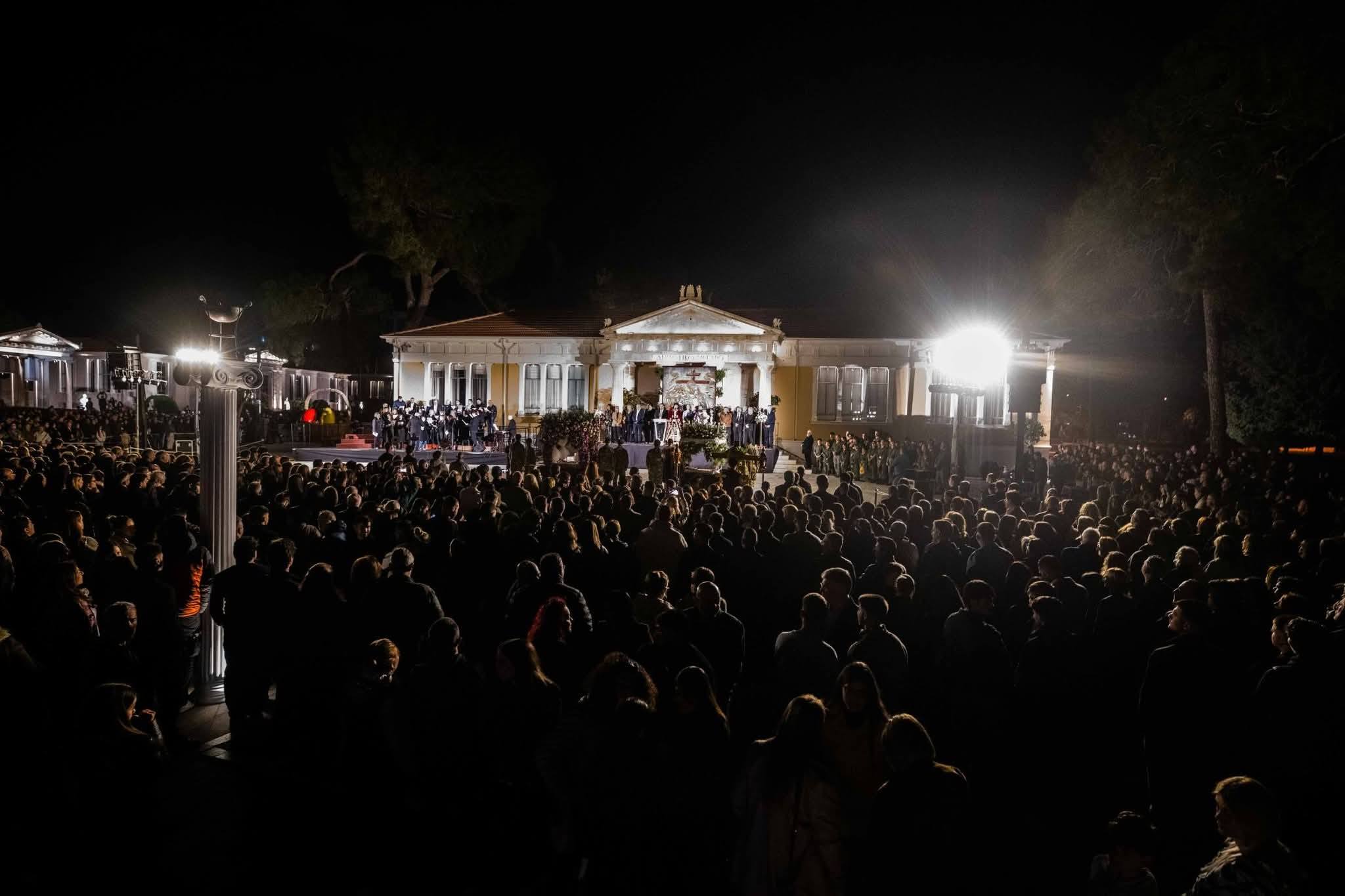 Με κατάνυξη και μαζική συμμετοχή πιστών η τελετή της Μεγάλης Παρασκευής στην Πάφο