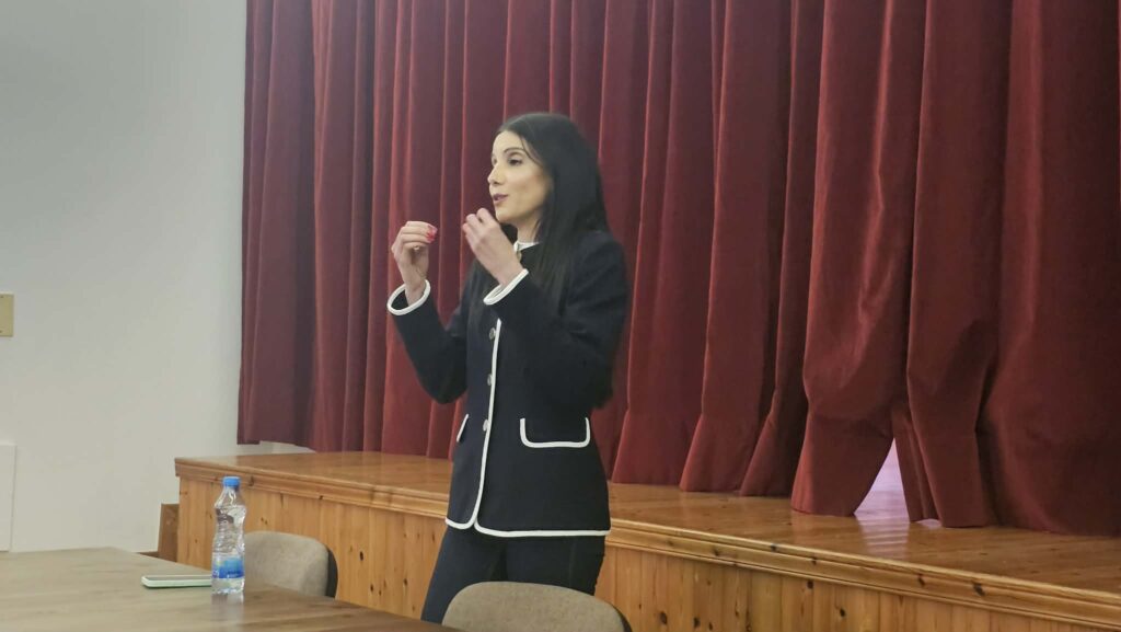Νικολέττα Κωνσταντίνου: Με μηνύματα η προεκλογική συγκέντρωση στην Έμπα