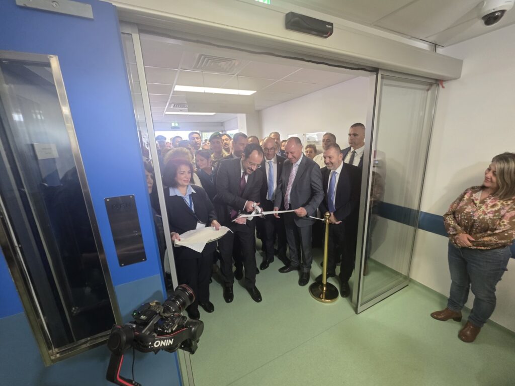 Πάφος: Παραδόθηκαν το αναβαθμισμένο ΤΑΕΠ και νέες κλινικές μονάδες στο ΓΝ Πάφου
