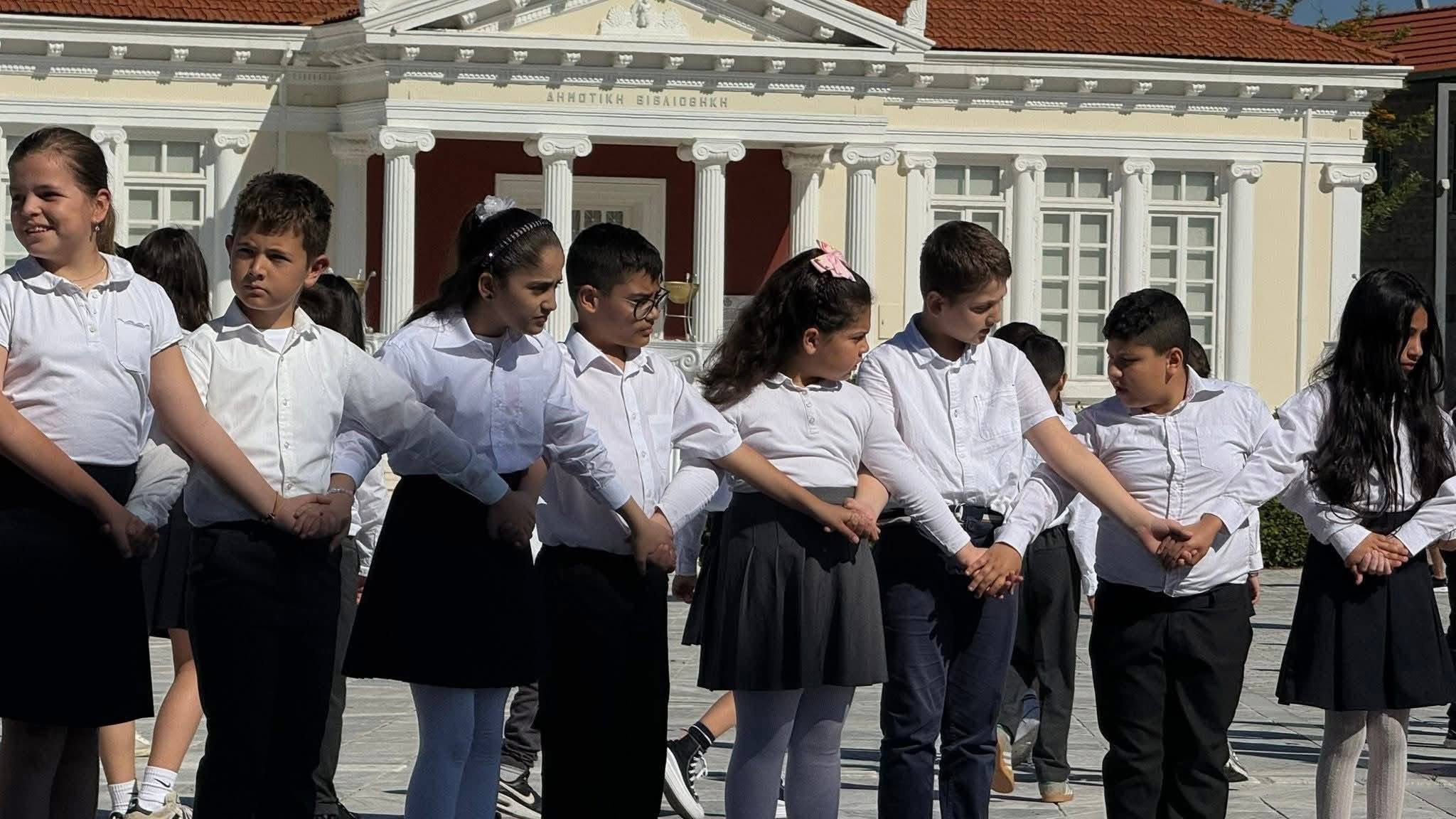 Όταν τα παιδιά χορεύουν, η παράδοση μένει ζωντανή στην Πάφο