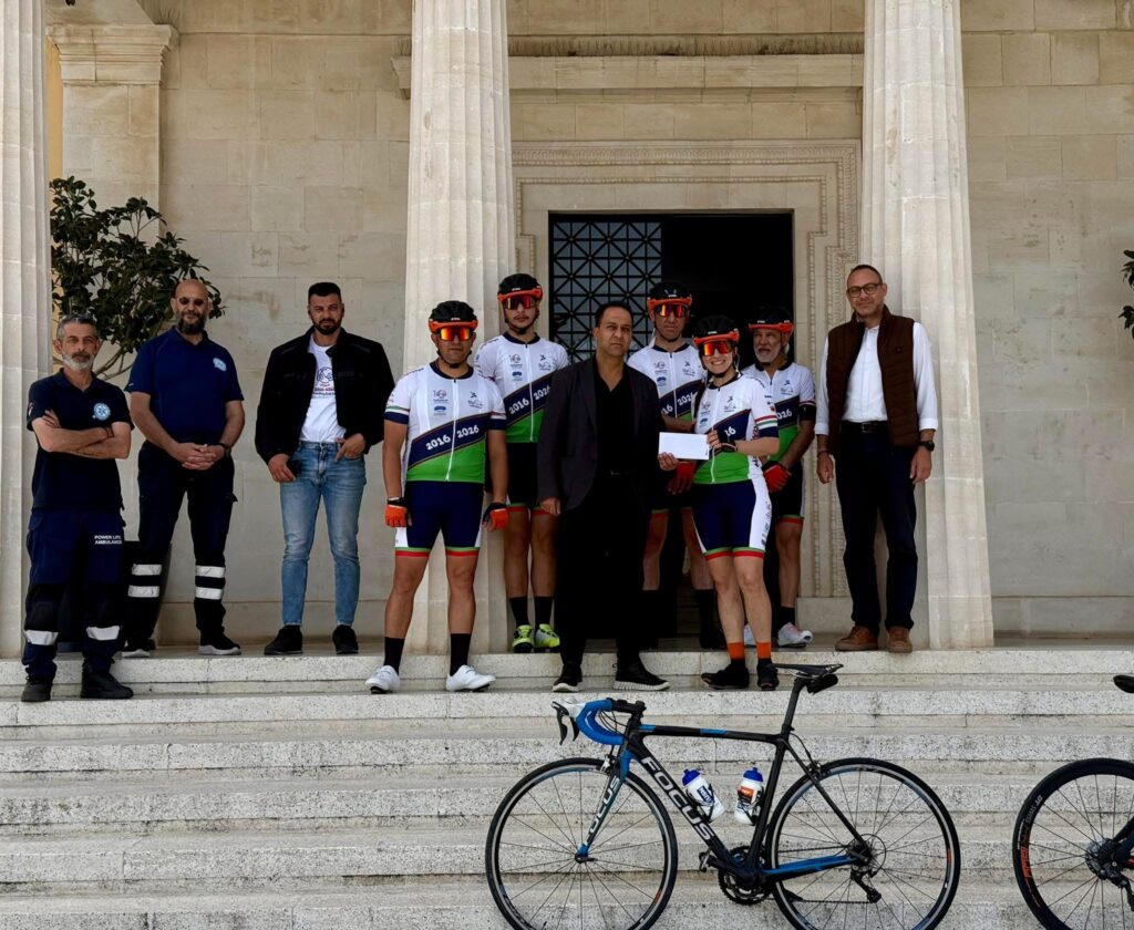 &Omicron; &Delta;ή&mu;&omicron;&sigmaf; &Pi;ά&phi;&omicron;&upsilon; &sigma;&tau;&eta;&rho;ί&zeta;&epsilon;&iota; &tau;&eta;&nu; &epsilon;&kappa;&sigma;&tau;&rho;&alpha;&tau;&epsilon;ί&alpha; &laquo;&Pi;&omicron;&delta;&eta;&lambda;&alpha;&tau;ώ &gamma;&iota;&alpha; έ&nu;&alpha; &Epsilon;&upsilon;&rho;ώ&raquo;