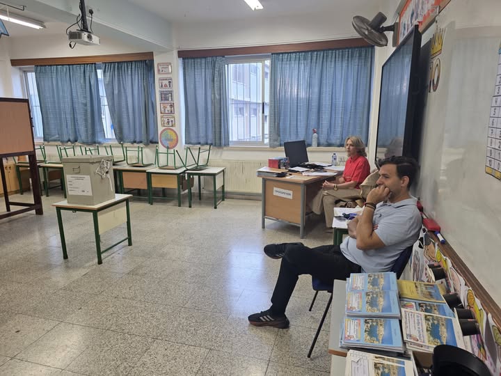 Μέχρι τις 21:00 γνωστά τα κόμματα που θα μπουν στη Βουλή, στις 2.00 της Δευτέρας τα ονόματα των 56 βουλευτών, επανατονίζει ο Εφ.Εκλογών