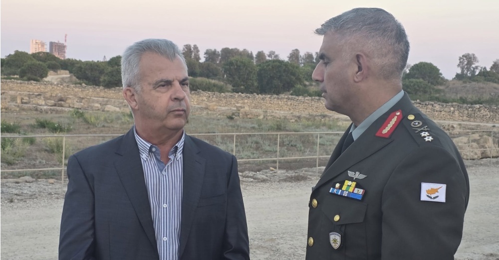 &Eta; &alpha;&nu;&tau;&omicron;&chi;ή &tau;&eta;&sigmaf; &Kappa;&upsilon;&pi;&rho;&iota;&alpha;&kappa;ή&sigmaf; &Delta;&eta;&mu;&omicron;&kappa;&rho;&alpha;&tau;ί&alpha;&sigmaf; &kappa;&alpha;&iota; &eta; &epsilon;&upsilon;&theta;ύ&nu;&eta; ό&lambda;&omega;&nu; &mu;&alpha;&sigmaf;