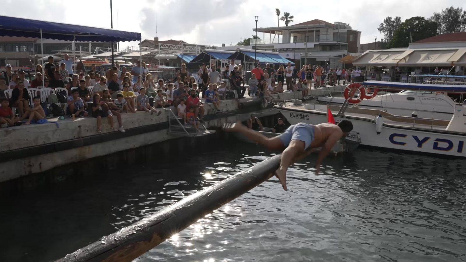 Οι εκδηλώσεις του Κατακλυσμού Πάφου  συνεχίστηκαν με τα παραδοσιακά θαλάσσια αγωνίσματα