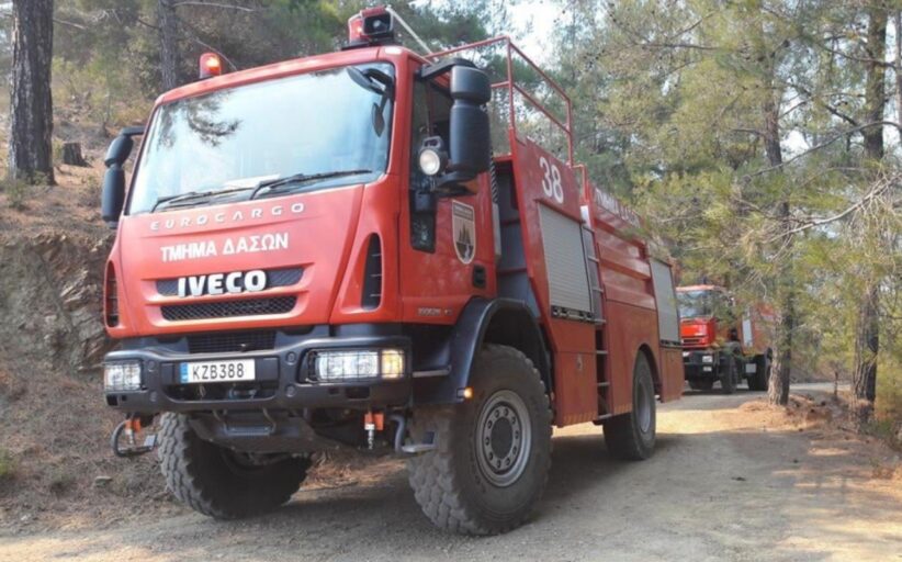 Συναγερμός για καπνούς στον Πωμό – τελικά προήλθαν από καπνογόνα τουριστών σε πάρτι