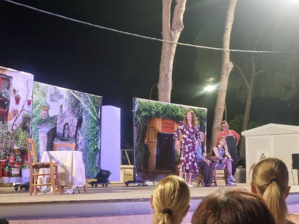 &Mu;&epsilon; &epsilon;&pi;&iota;&tau;&upsilon;&chi;ί&alpha; &eta; &pi;&alpha;&rho;ά&sigma;&tau;&alpha;&sigma;&eta; &laquo;&Sigma;&alpha;&nu; &tau;&eta;&nu; &Kappa;ύ&pi;&rho;&omicron;&nu; &epsilon;&nu; έ&sigma;&sigma;&iota;&epsilon;&iota;&raquo; &sigma;&tau;&omicron;&nu; &Delta;ή&mu;&omicron; &Pi;ό&lambda;&eta;&sigmaf; &Chi;&rho;&upsilon;&sigma;&omicron;&chi;&omicron;ύ&sigmaf;