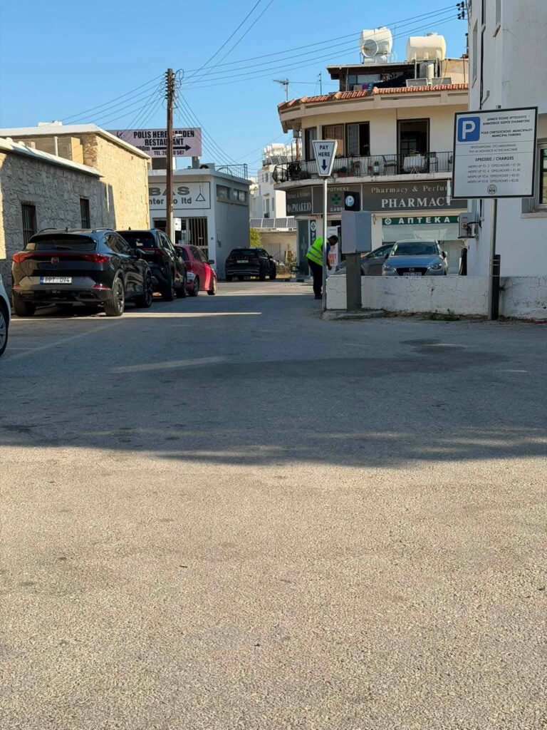 &Gamma;. &Gamma;&epsilon;&omega;&rho;&gamma;ί&omicron;&upsilon;: &laquo;&Sigma;&upsilon;&nu;&epsilon;&chi;ί&zeta;&omicron;&upsilon;&mu;&epsilon; &mu;&epsilon; &epsilon;&nu;&tau;&alpha;&tau;&iota;&kappa;&omicron;ύ&sigmaf; &rho;&upsilon;&theta;&mu;&omicron;ύ&sigmaf; &tau;&iota;&sigmaf; &epsilon;&rho;&gamma;&alpha;&sigma;ί&epsilon;&sigmaf; &kappa;&alpha;&theta;&alpha;&rho;&iota;ό&tau;&eta;&tau;&alpha;&sigmaf; &sigma;&epsilon; ό&lambda;&omicron; &tau;&omicron;&nu; &Delta;ή&mu;&omicron; &Pi;ό&lambda;&eta;&sigmaf; &Chi;&rho;&upsilon;&sigma;&omicron;&chi;&omicron;ύ&sigmaf;&raquo;