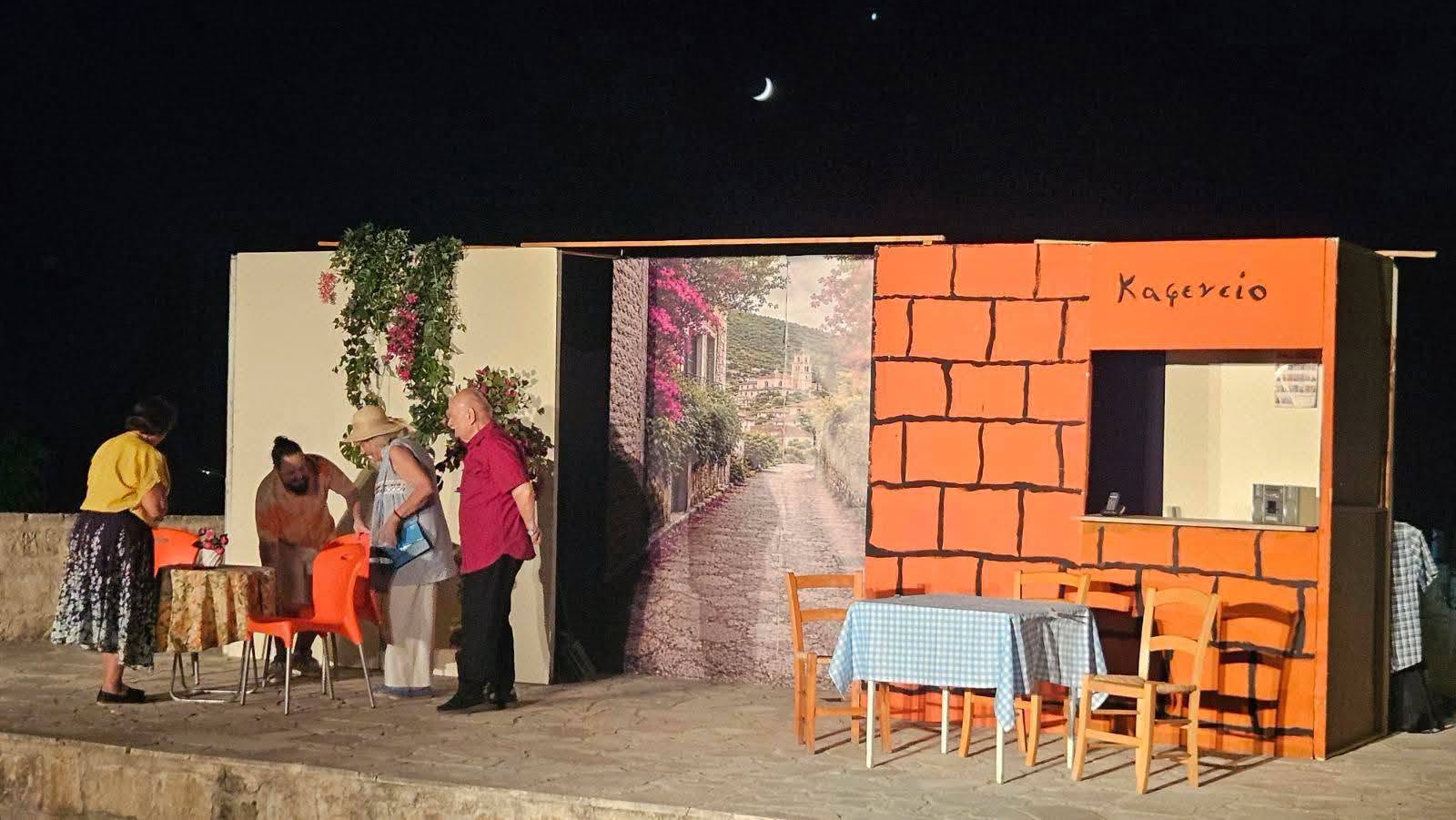 Με μεγάλη επιτυχία η θεατρική παράσταση «Τα δικά μας του γείτονου μας» στη Δρούσεια