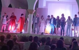 Οι «Μικροί Φαρισαίοι» του Κοινοτικού Θεατρικού Εργαστηρίου Χλώρακας κέρδισαν το κοινό της Έμπας