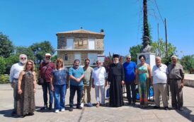 Κύπριοι λογοτέχνες τίμησαν τον ήρωα Ανδρέα Μουζάκη στη Ζάκυνθο με κατάθεση στεφάνων και απαγγελία ποιημάτων