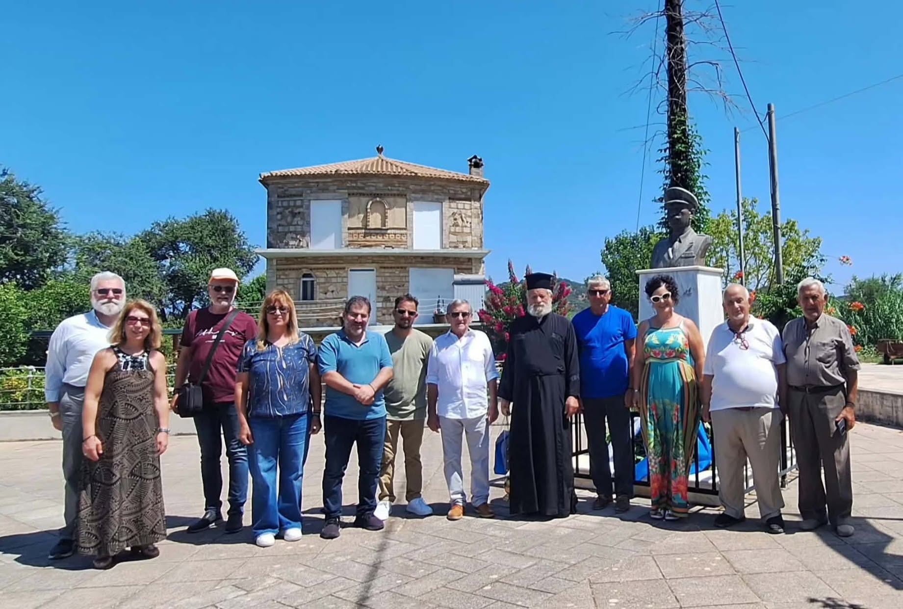 Κύπριοι λογοτέχνες τίμησαν τον ήρωα Ανδρέα Μουζάκη στη Ζάκυνθο με κατάθεση στεφάνων και απαγγελία ποιημάτων