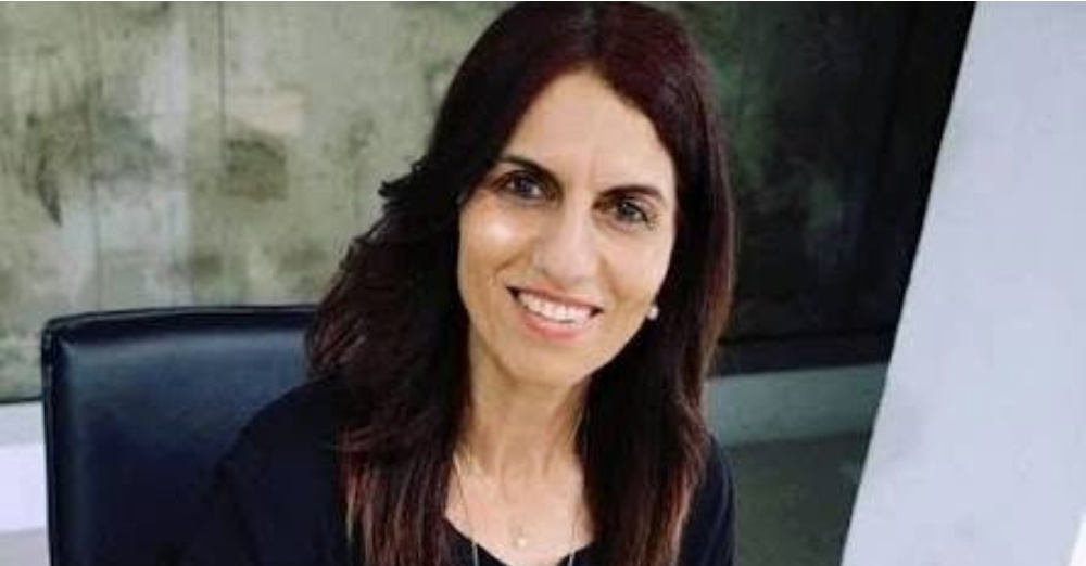Η Αναστασία Νεοκλέους συνεχίζει να υπηρετεί την Κύπρο μέσα από την ποίηση και το τραγούδι