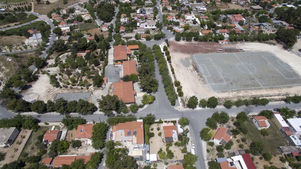 &Sigma;&tau;&omicron;&nu; &Sigma;&tau;&alpha;&tau;ό&ndash;Ά&gamma;&iota;&omicron; &Phi;ώ&tau;&iota;&omicron;, &epsilon;&kappa;&epsilon;ί ό&pi;&omicron;&upsilon; &omicron; &Iota;&omicron;ύ&lambda;&eta;&sigmaf; &mu;&omicron;&sigma;&chi;&omicron;&beta;&omicron;&lambda;ά &tau;&rho;&alpha;&chi;&alpha;&nu;ά