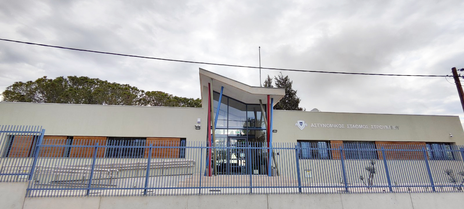Συνελήφθη 38χρονος που προσέκρουσε με το όχημά του σε περιτοίχισμα κατοικίας